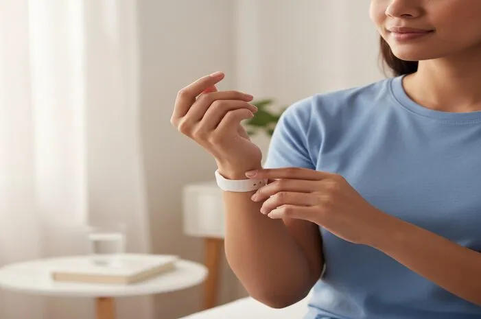 Gelang Putih: Dari Aksesori Cantik hingga Kode Khusus