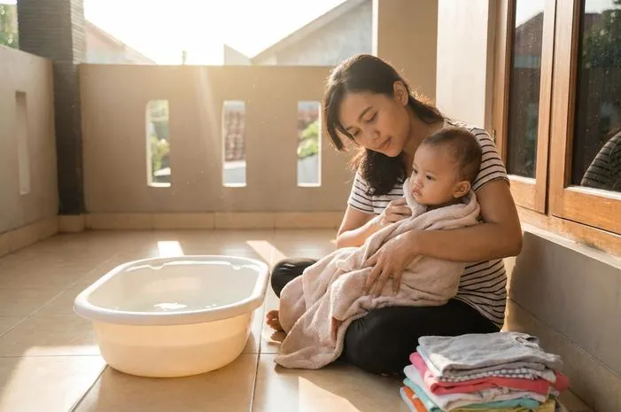Jemur Bayi Sebelum Mandi: Optimal untuk Kulit dan Vitamin D