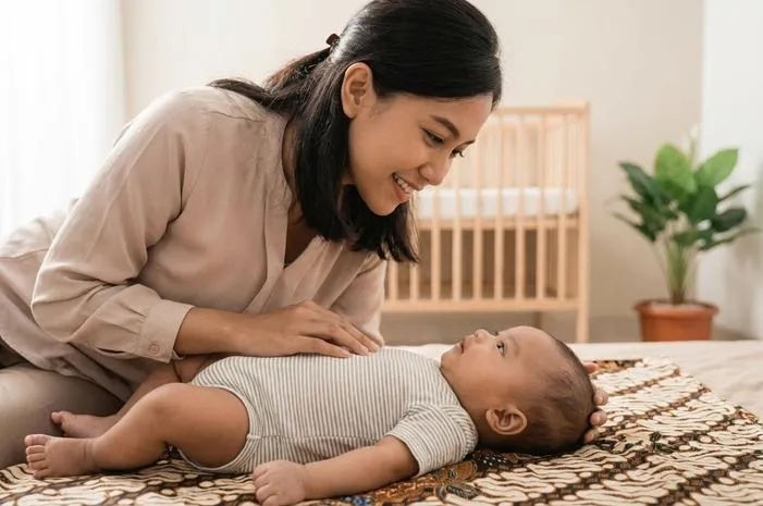 Perkembangan Bayi 1 ke 2 Bulan: Tahap Menakjubkan Si Kecil