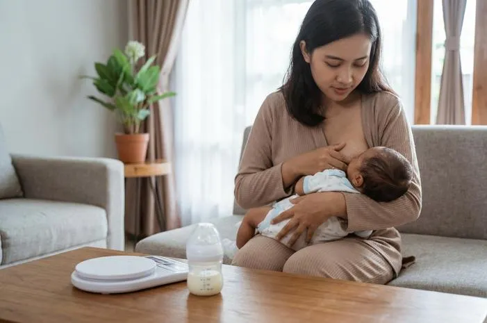 Bayi 3 Minggu Minum ASI: Berapa ML Normalnya Sih?