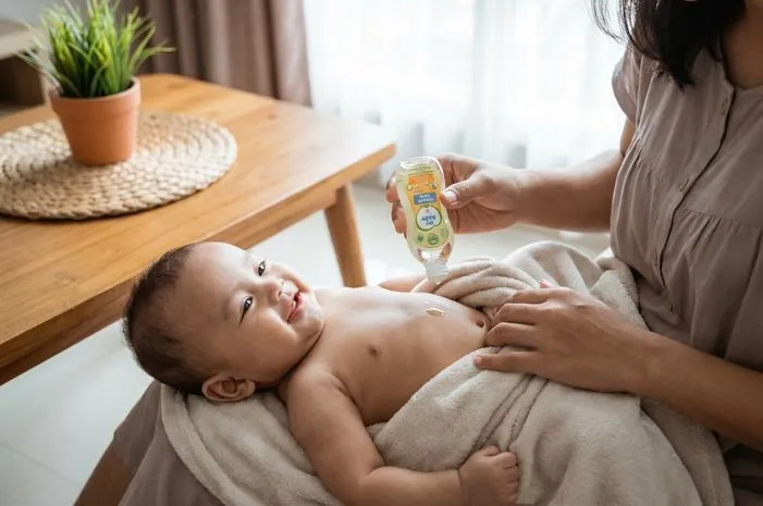 Minyak Telon My Baby 90ml Jaga Si Kecil Hangat Anti Nyamuk