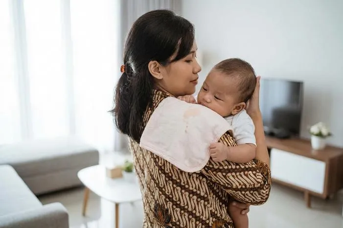Bayi Sering Gumoh? Ini Cara Atasi Refluks pada Bayi