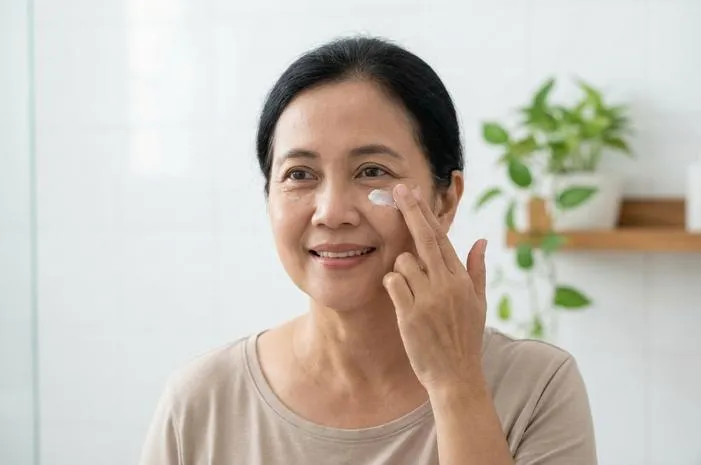 Cara Menghilangkan Garis di Bawah Mata, Tampil Awet Muda