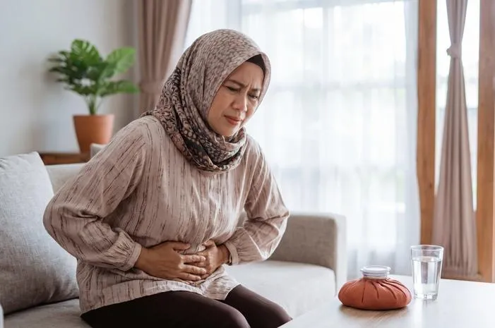 Sakit Perut Diremas? Pahami Penyebab & Cara Atasinya!