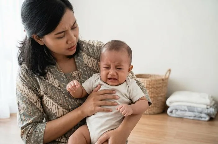 Bayi Sakit Perut? Ibu Wajib Tahu Solusi Cepatnya!