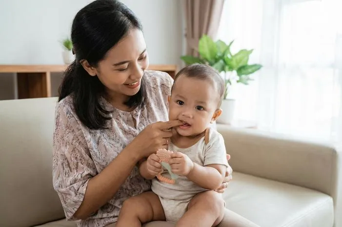 Tumbuh Gigi Berapa Bulan? Tiap Bayi Beda Loh!