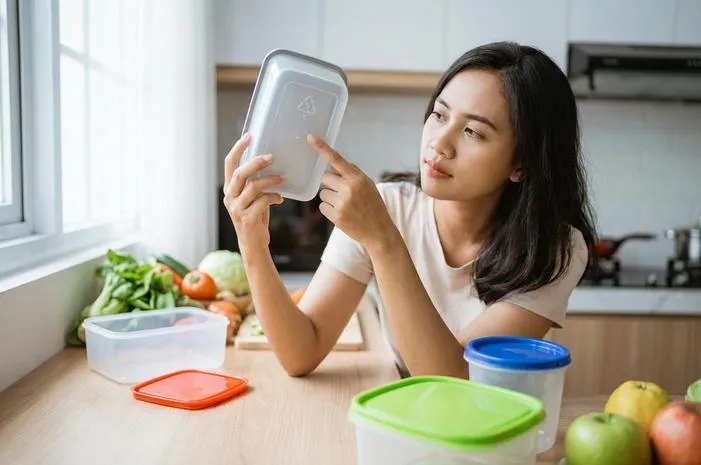 Kode 5 Plastik: Aman Microwave, Tapi Sulit Didaur Ulang!