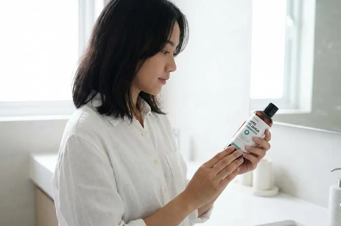 Rambut Sehat, Bebas Ketombe dengan Sampo Anti Jamur