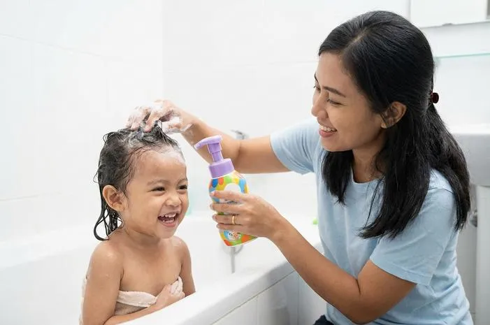 Shampoo Anak: Rambut Bersih, Wangi, Aman di Mata!