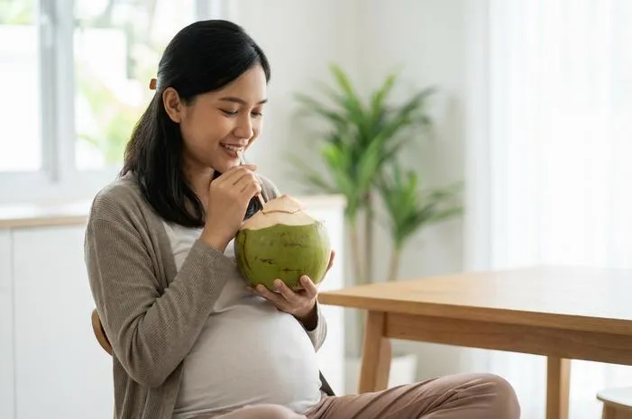 Hamil Muda Minum Air Kelapa: Redakan Mual dan Dehidrasi