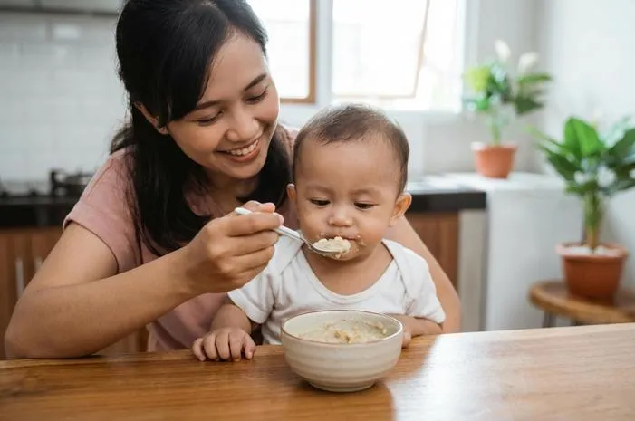 Tekstur MPASI Bayi 8 Bulan: Lebih Padat dan Finger Food
