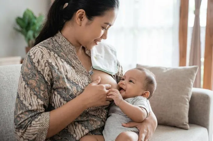 Bayi Gumoh Tapi Masih Ingin Menyusu? Ini Tips Mudahnya