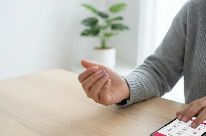 Warna Kuku Ungu? Jangan Panik, Kenali Penyebabnya!