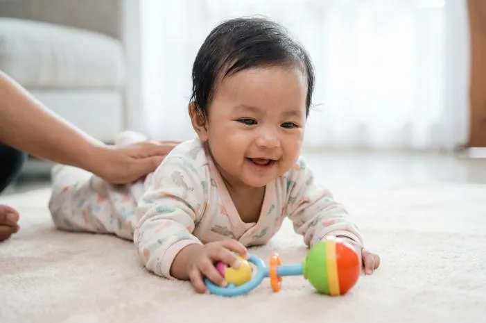 Bayi Usia 4 Bulan: Si Kecil Makin Ekspresif dan Aktif