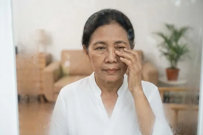 Mata Seperti Berkabut? Ini Penyebab dan Solusinya!