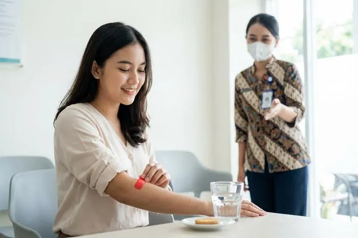 Efek Setelah Donor Darah: Pusing Wajar, Pingsan Jarang!