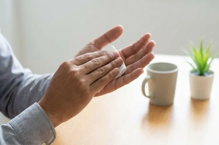 Kenapa Telapak Tangan Sering Berkeringat? Simak Alasannya!