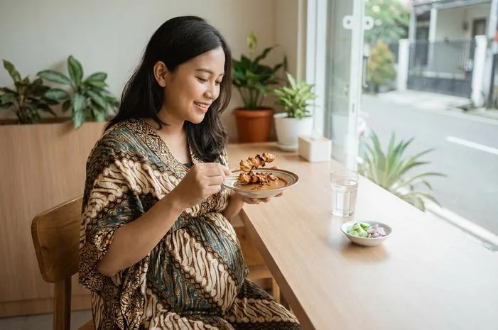 Ibu Hamil Boleh Makan Sate Ayam? Ini Cara Amannya!