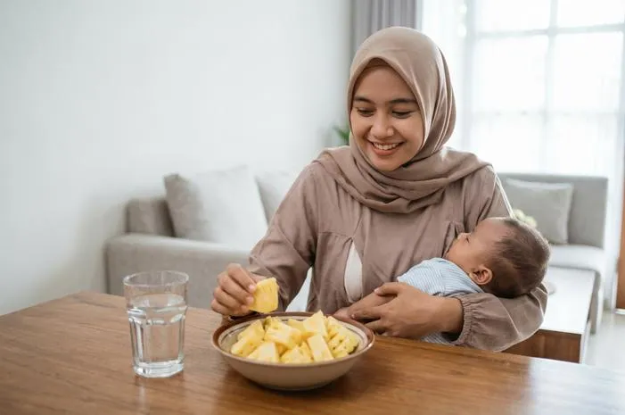 Ibu Menyusui Makan Nanas? Aman kok, Asal Pahami Ini!