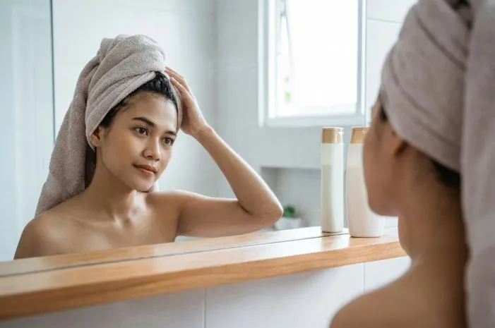 Berapa Kali Keramas dalam Seminggu? Ini Frekuensi Idealmu!