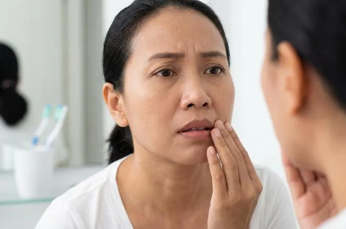 Akar Gigi Keluar dari Gusi? Segera Tangani dengan Ini!