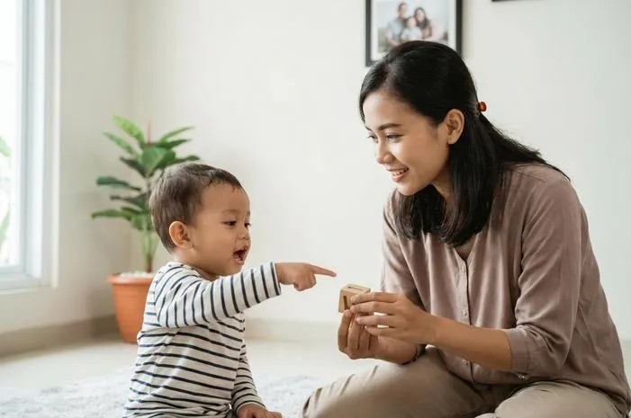 Penasaran Kapan Anak Bisa Bicara? Cek Tahapannya di Sini!