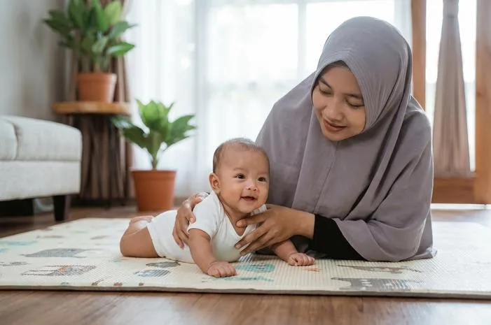 Tips Tummy Time Bayi 1 Bulan Agar Aman dan Nyaman