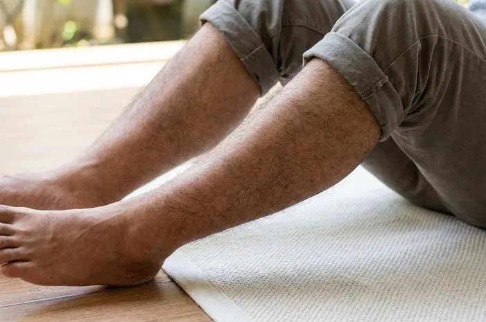 Bulu Kaki Lebat Bikin Minder? Ini Solusi Terbaiknya!