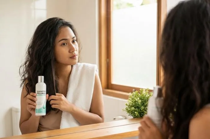 Atasi Rambut Kering Mengembang dengan Shampo Pelurus