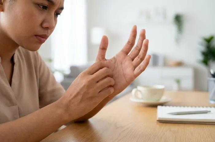 Sela Sela Jari Tangan Gatal? Ini Penyebab dan Solusinya.