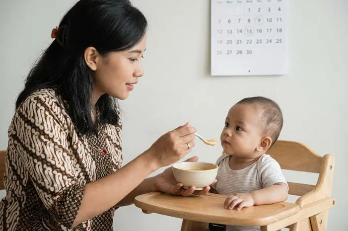Jadwal MPASI Pertama: Berapa Kali Sehari Sih?