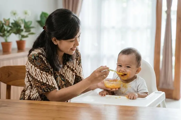 BAB Normal Bayi 6 Bulan MPASI: Kenali Cirinya Bunda