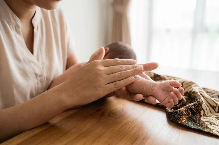 Kulit Bayi Mengelupas: Normal atau Perlu Waspada?