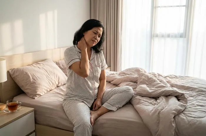 Bangun Tidur Badan Pegal? Ini Penyebab dan Solusinya.