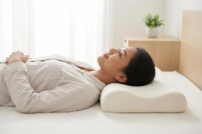 Tips Posisi Tidur untuk Sakit Leher, Leher Langsung Plong