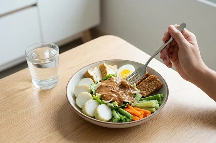 Kalori Gado Gado Lontong: Porsi Aman, Kenyang Enak