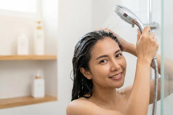 Urutan Keramas yang Benar: Rambut Sehat Itu Gampang!