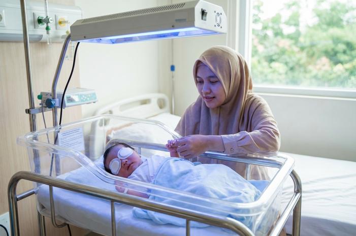 Fototerapi pada Bayi: Solusi Aman Atasi Kuning