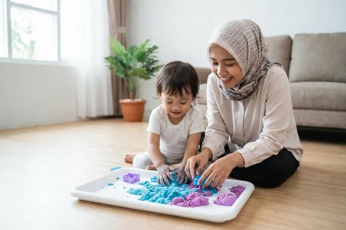 Magic Sand: Asyik Bentuk! Mainan Aman Asah Motorik Anak