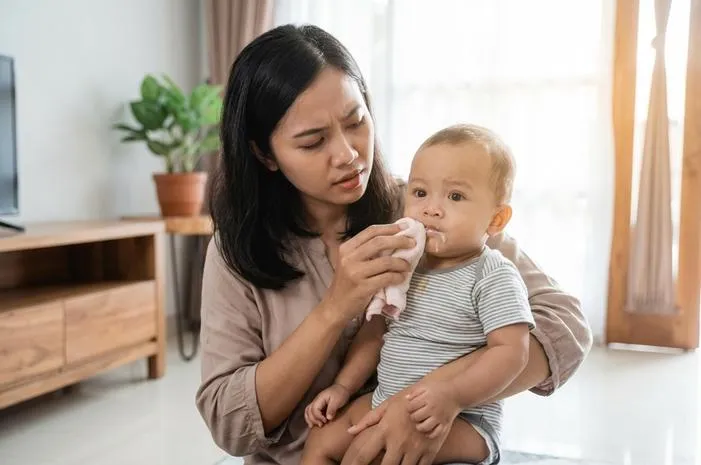 Tanda Bahaya Gumoh pada Bayi: Kapan Harus ke Dokter?