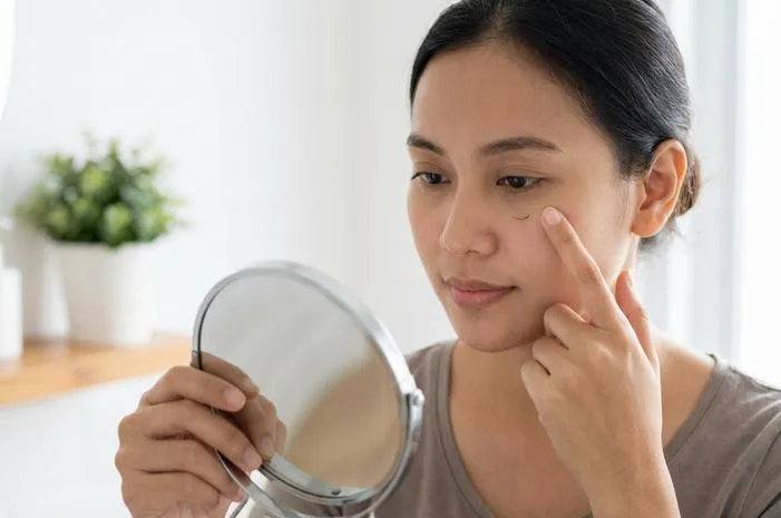 Apa Arti Bulu Mata Jatuh Sebelah Kiri? Mitos dan Fakta