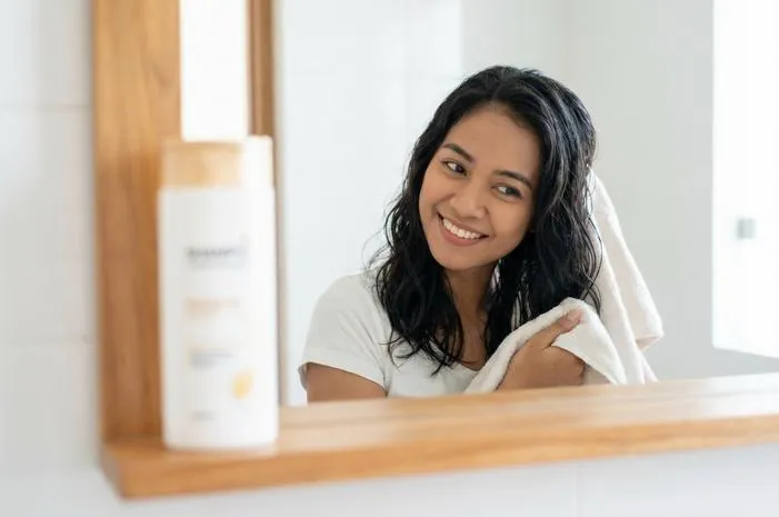 Shampo untuk Rambut Mengembang Menjadi Lurus, Wajib Coba!