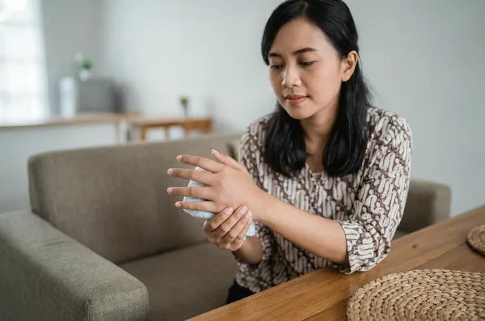 Tangan Bengkak Karena Jatuh: Coba RICE, Kapan ke Dokter?