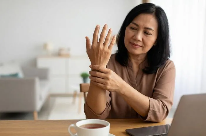 Tangan Nyeri Sebelah Kanan? Kenali Penyebab dan Solusinya