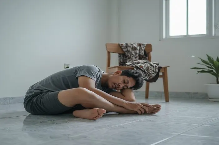 Jangan Tidur di Lantai Keramik Tanpa Alas, Ini Akibatnya!
