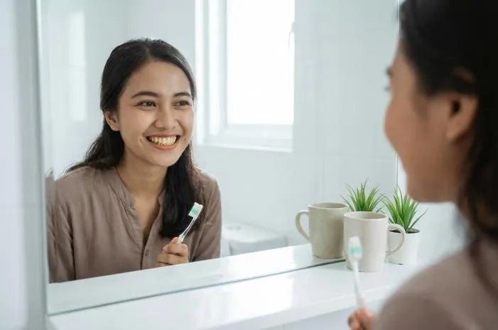Bukan Penyakit! Gigi Kuning Normal Itu Hal Wajar