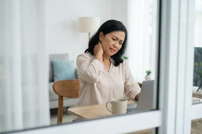 Cara Atasi Sakit Belakang Leher Cepat dan Mudah