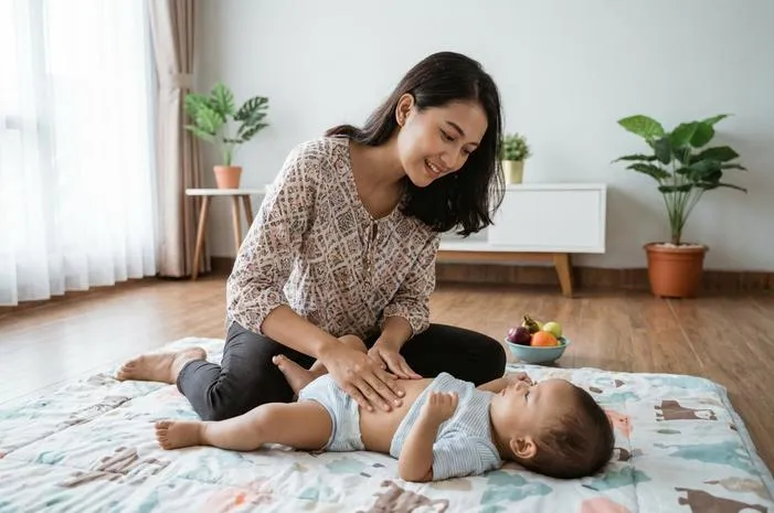 Atasi Sembelit Bayi 1 Tahun: Tips Mudah Anti Rewel!