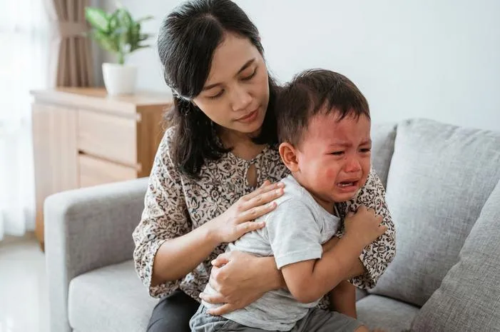 Bayi Nangis Kejer? Jangan Panik, Ini Cara Atasinya