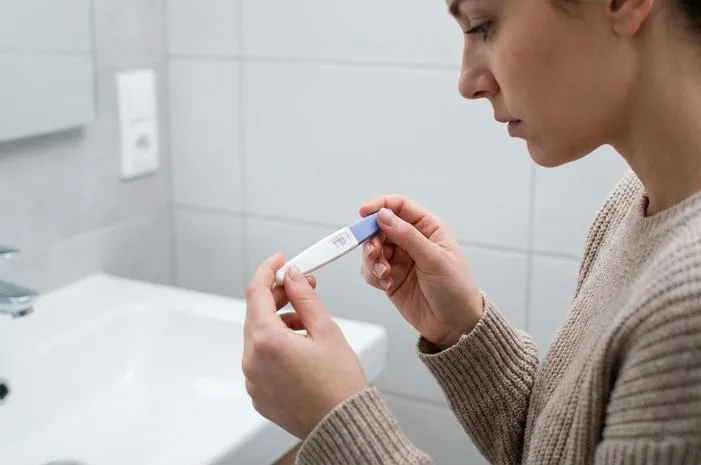 Telat Haid, Testpack Garis 2 Samar, Hamilkah Ini?